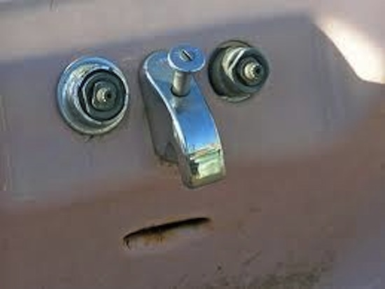 faces_surprisedfaucet.jpeg